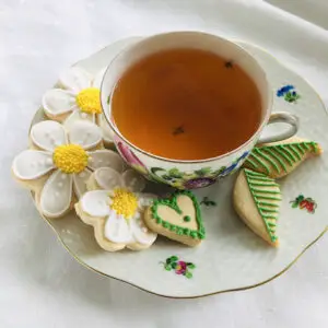 Daisies (hand-iced biscuits)