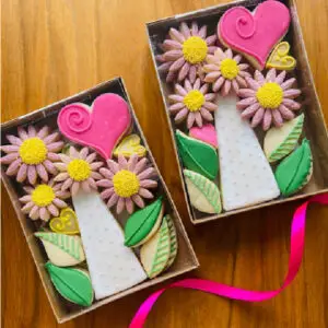 shortbread cookies vase with daisies