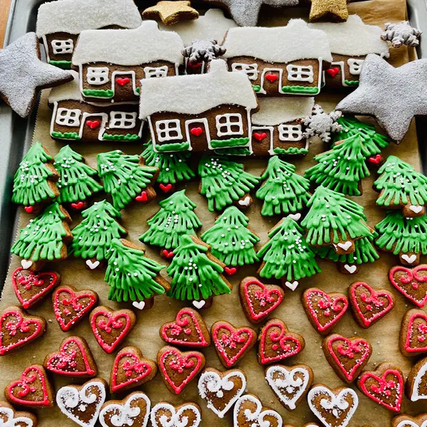 Festive Share Box (hand-iced biscuits)