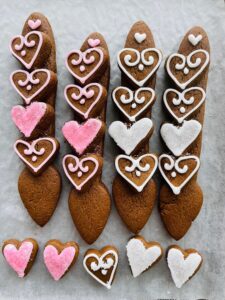 Lovespoon biscuit wedding favours