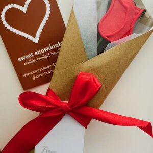 Single rose biscuit chocolate