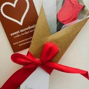 Single rose biscuit chocolate