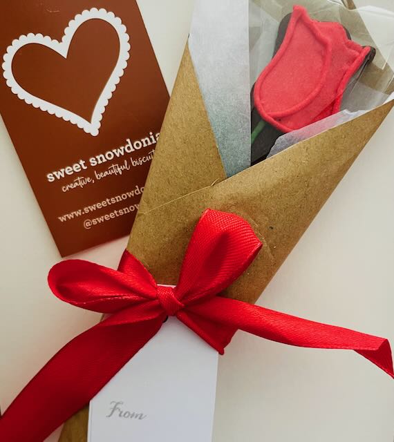 Single rose biscuit chocolate