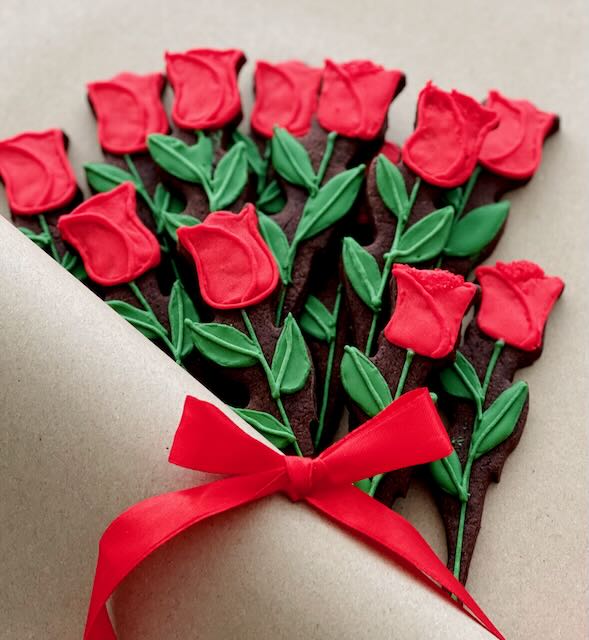 Red rose chocolate biscuits