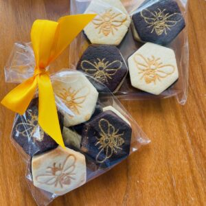 Pretty Bee Biscuits