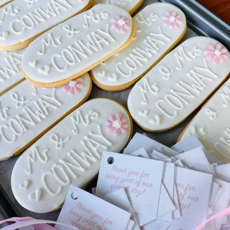 Personalized wedding favour biscuits